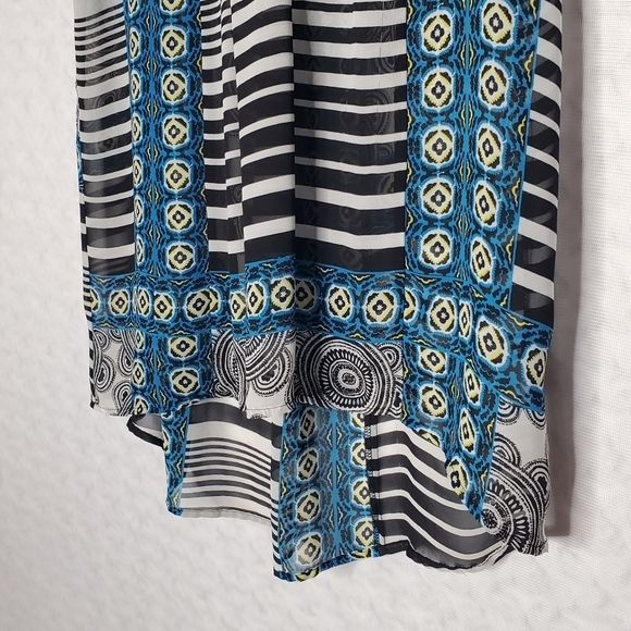 Madison Blue Printed Sleeveless Top - Picture 2 of 4